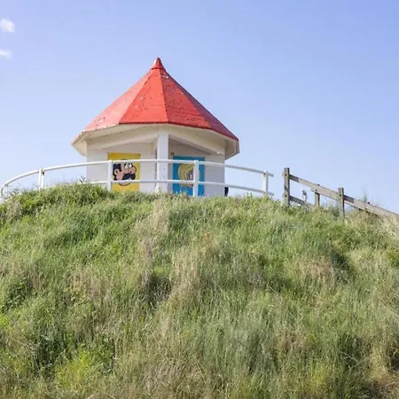 Villa In Near The Seawall *
